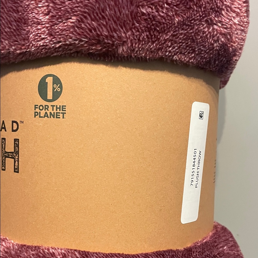 Berkshire Ecothread Plush Throw in Heathered Dusty Rose - Picture 4 of 6